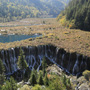 九寨沟的诺日朗瀑布为全中国最寛的瀑布，雄伟壮丽。