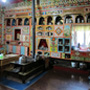 热西寨老藏民泽珠佐的家中充满浓浓的藏族风情。