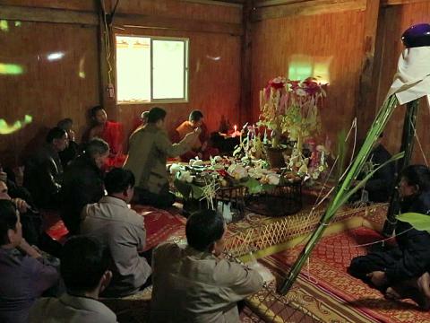 傣族的新居入伙仪式。