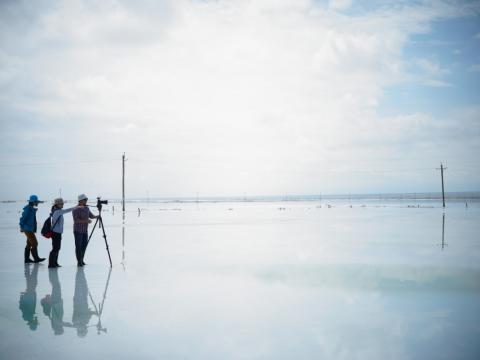 拍攝茶卡鹽湖的代價，是眼睛被白茫茫的美景刺激得淚水直流。