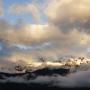  位于香格里拉的梅里雪山，终年有雾，能在日出时看见它的山顶沐浴在日光下，展现「日照金山」的胜景，被当地人视为吉祥瑞兆。