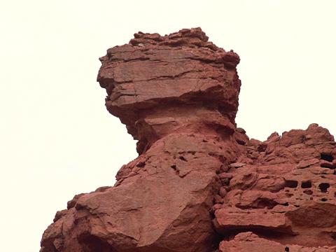 峽谷頂部受風化侵蝕，將岩石雕琢成不同形態。