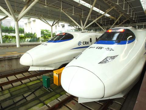 中国高铁列车由动车组组成。