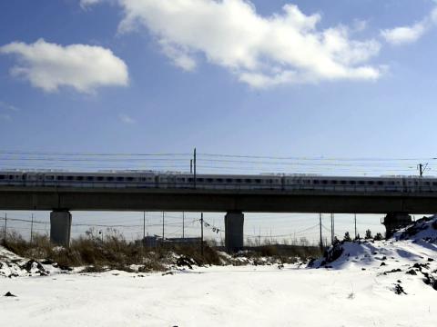行走於東北三省的CRH5型動車組列車，可承受正、負四十度的氣溫。
