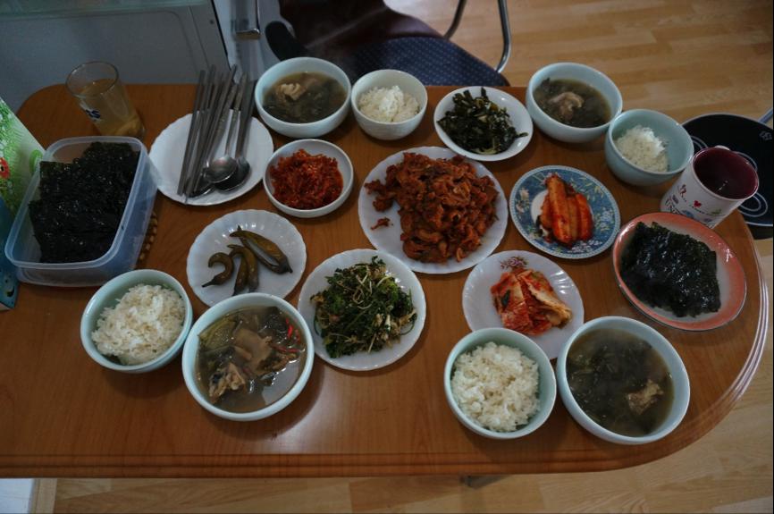 寄宿家庭提供的韓式早「飯」！