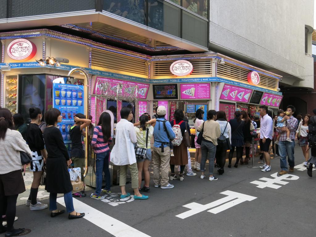 日本人的守禮排隊文化，同樣可在街頭輕易看到，像在人氣食肆用膳或購買外帶食物時，都是有秩序地排隊輪候，絕不會出現有人插隊的情況。