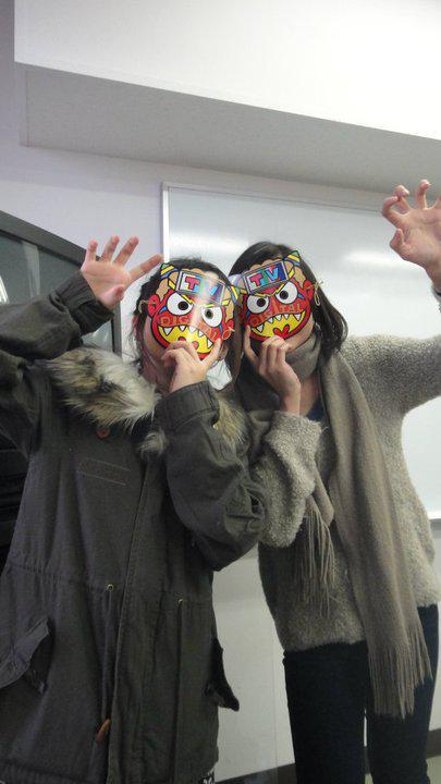 日本的節分, 上課時老師帶來了豆和鬼面具給我們玩, 我們是鬼! 哈哈!