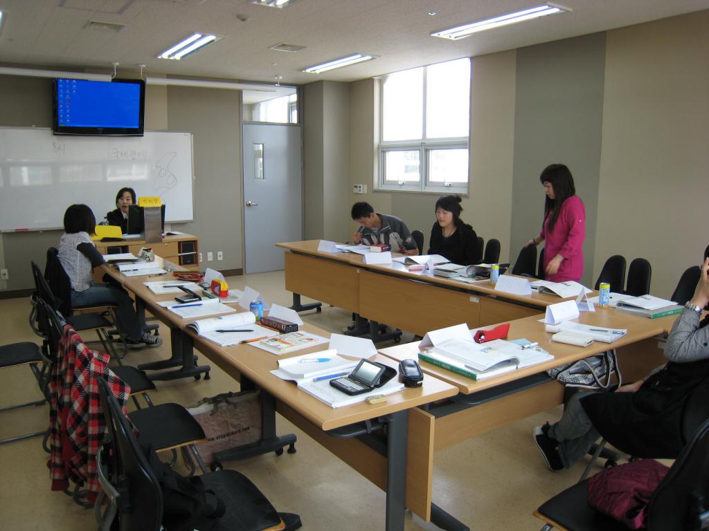 韓國大學語言學堂上課時照片