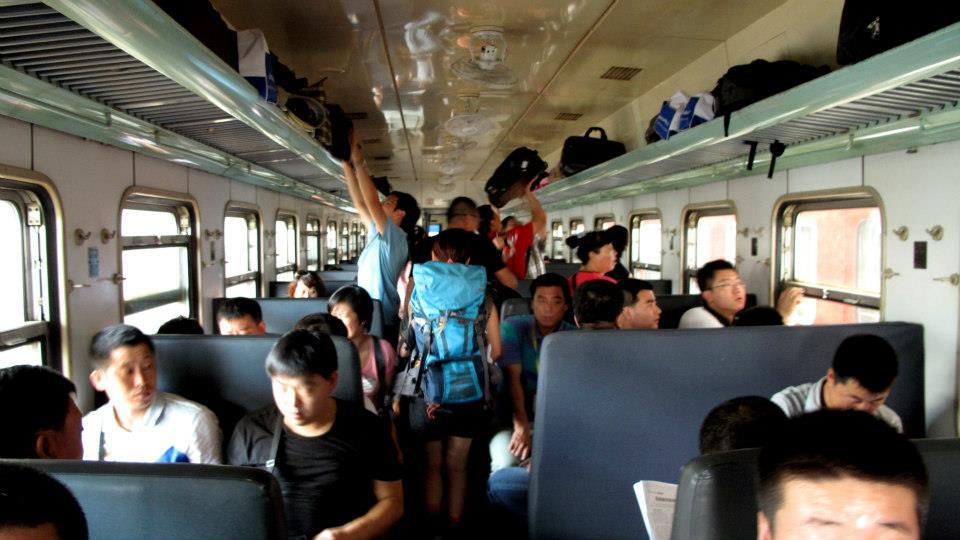 由中國通往北韓的火車( 要坐5小時 )