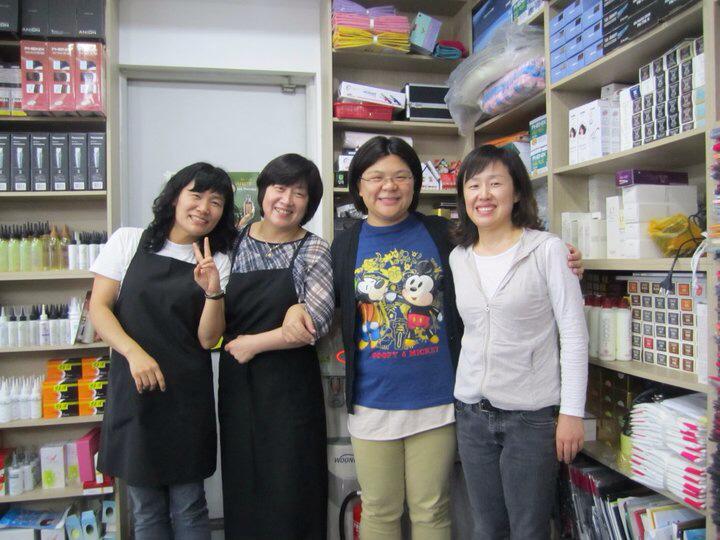 經營美髮用品的韓國姨媽... 說起我最愛韓國是拉麵時, 便哈哈大笑起來