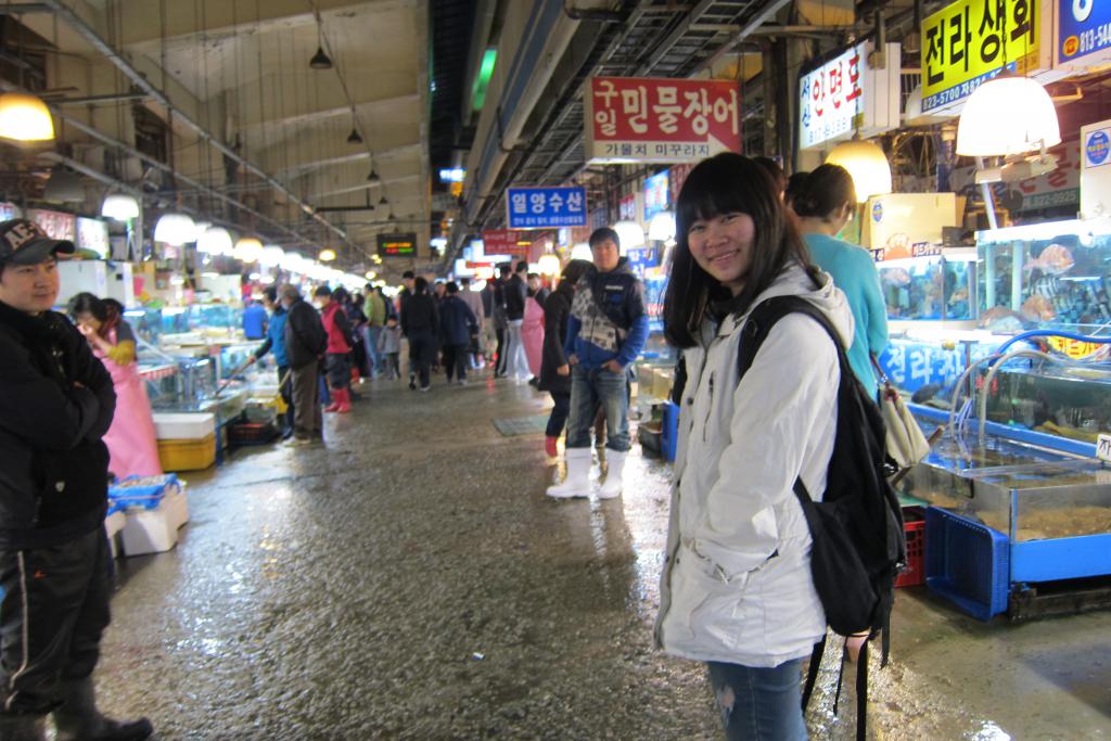 鷺梁津水產市場有好多海鮮，有的外形奇怪，不明白為什麼韓國人會吃？！ 