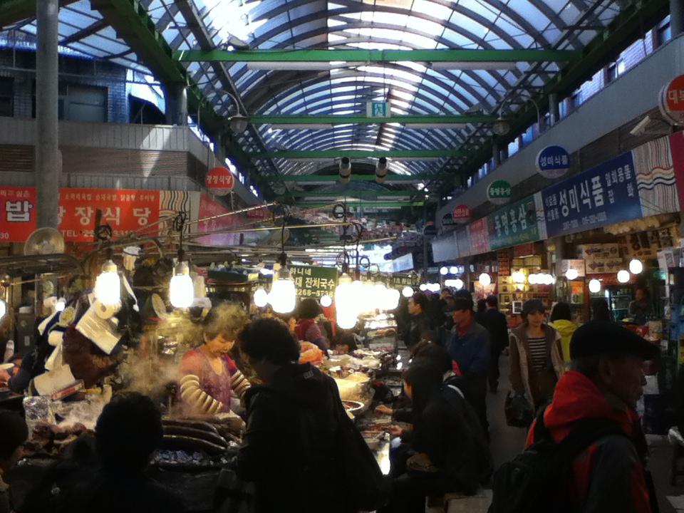 廣藏市場的食店。 