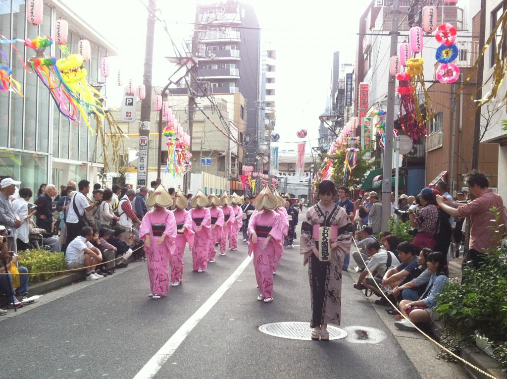 其实在全年，日本各个地方都会有不同的祭典