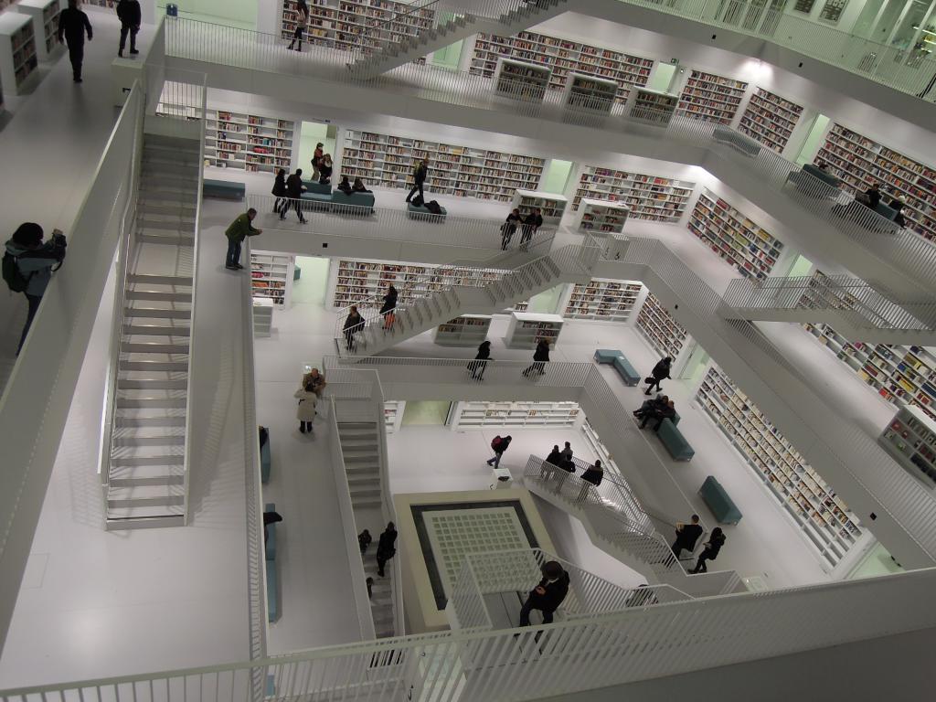 這天Penny、Yonnie與Roomate一行 4人到了斯圖加特(Stuttgart )一天遊，又參觀了當地著名及充滿現代感的圖書館(Stuttgart City Library)