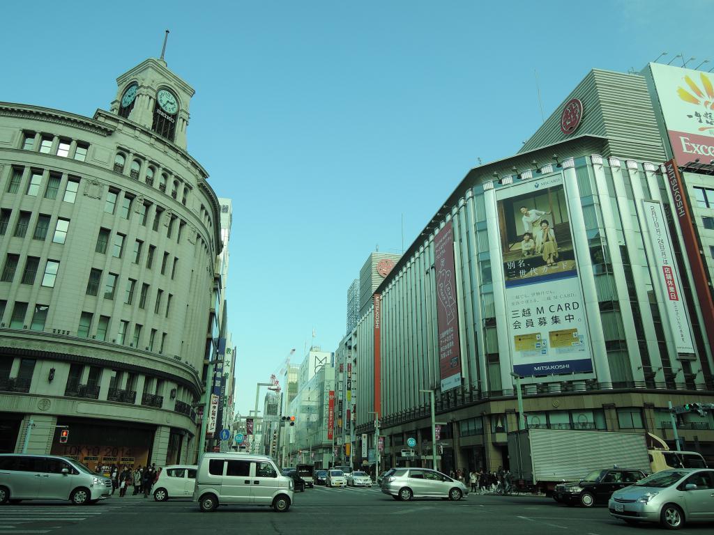 置身东京商贸枢纽及百货店林立的银座，可窥探日本人的工作文化。