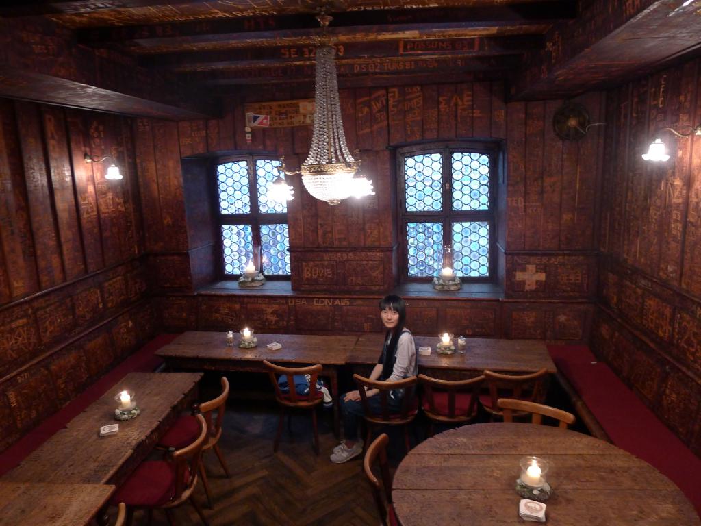 在海德堡最古老的餐廳留影