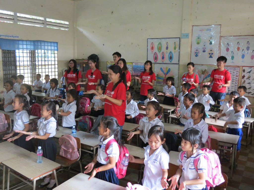 「兒童友好學校」成為柬埔寨國家政策的一部分，UNICEF自2001年起已經與柬埔寨政府合作，為教師提供培訓，讓他們明白兒童友好和共融教育理念及方法、支援超齡學生等，協助政府全面落實「兒童友好學校」政策。 