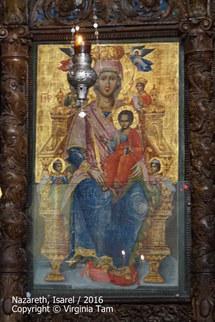 以上两幅画是在以色列纳匝肋圣母泉外的广场上拍的，画中圣母手抱着小耶稣，尽显她的母爱和关怀。MP-θV，是希腊文（Mother of God）的缩写。