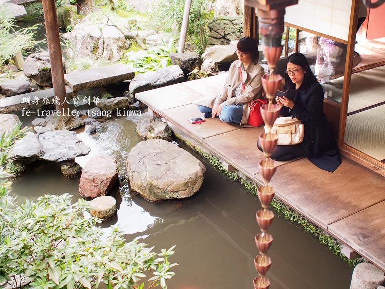 野村家內日式庭園的石橋由花崗石所打造。